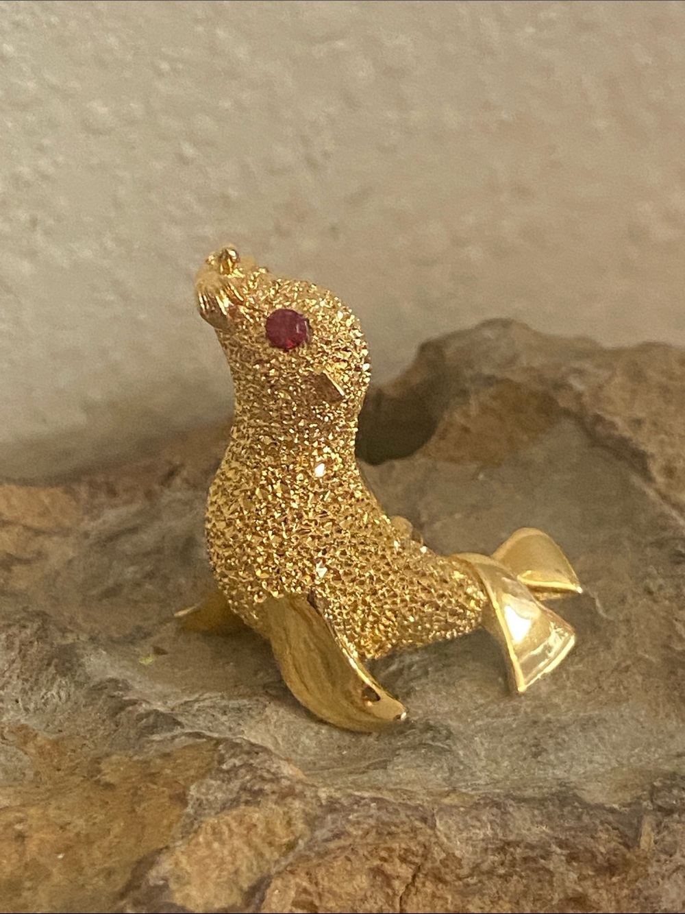 Vintage Gold Tone 3 D Red Rhinestone Eye Seal Broach